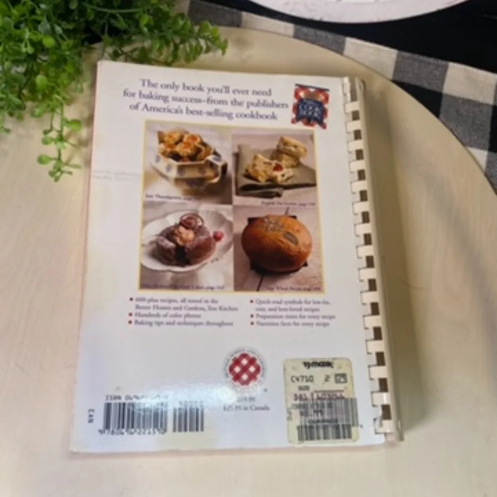 Better Homes and Gardens‎ New Baking Book - Cream and Red Cover